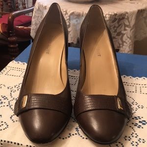 Karen Scott Heels 8M Opal used